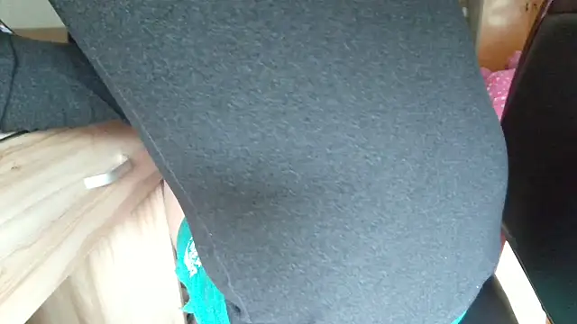 huzi518 online show from April 5, 2026, 5:26 am