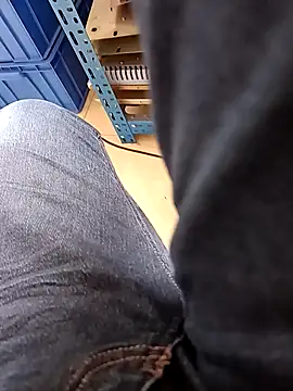 huzi518 online show from April 14, 2026, 7:47 am