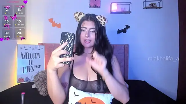 miakhalifaaa  online show from October 16, 2025, 10:00 pm