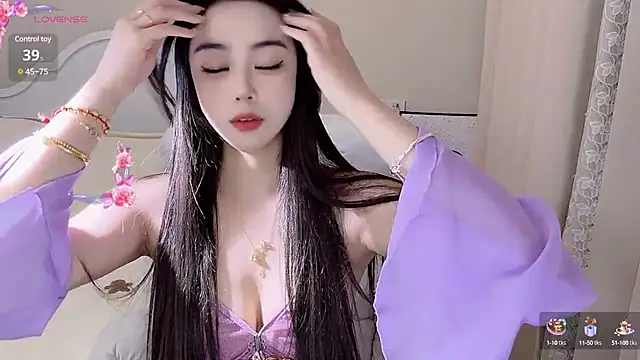 Snapshot of Caitlyn__ chatting on February 5, 2025, 12:17 pm Caitlyn online show from February 5, 2025, 12:17 pm