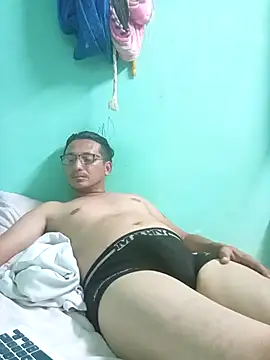 Andresguz35 online show from March 4, 2026, 4:40 am