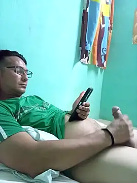 Andresguz35 online show from March 17, 2026, 4:06 am