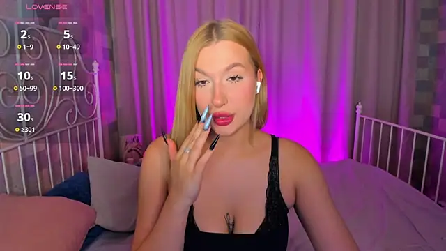 Emma  Leee online show from November 7, 2025, 12:54 am