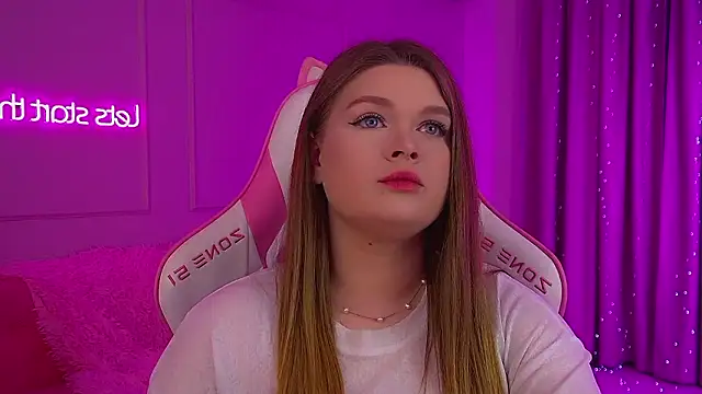 CrystalLyons online show from February 3, 2026, 6:24 pm