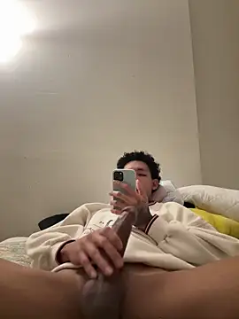 estrellaalvear online show from November 10, 2025, 2:05 pm