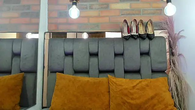 JESSYCORTES online show from September 30, 2025, 2:44 pm