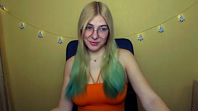 Snapshot of Luna_Lush_ chatting on December 8, 2024, 9:13 am Luna Lush online show from December 8, 2024, 9:13 am