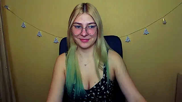 Snapshot of Luna_Lush_ chatting on December 20, 2024, 9:21 am Luna Lush online show from December 20, 2024, 9:21 am