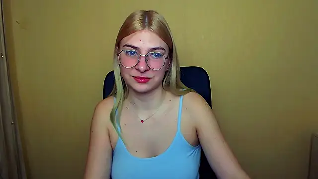 Snapshot of Luna_Lush_ chatting on January 3, 2025, 8:21 am Luna Lush online show from January 3, 2025, 8:21 am