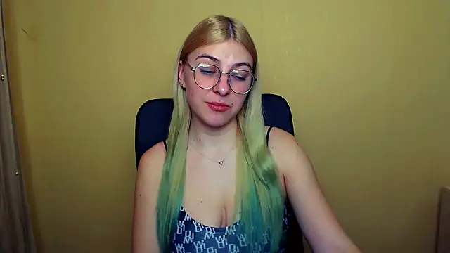 Snapshot of Luna_Lush_ chatting on January 8, 2025, 11:32 am Luna Lush online show from January 8, 2025, 11:32 am