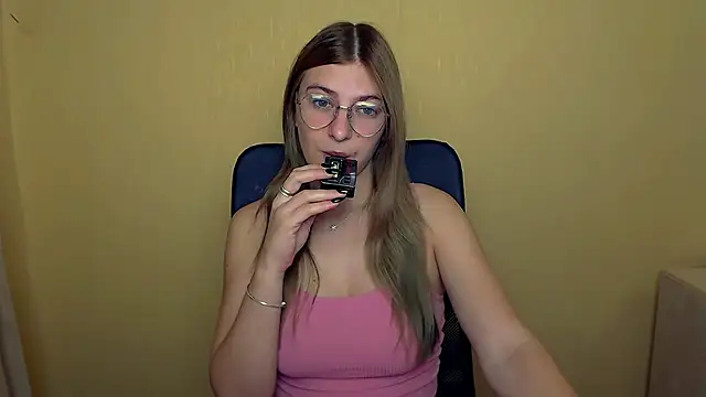 Snapshot of Luna_Lush_ chatting on September 29, 2025, 8:30 am Luna Lush online show from September 29, 2025, 8:30 am