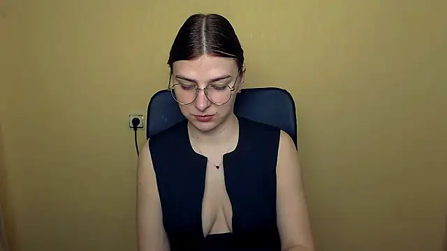 Snapshot of Luna_Lush_ chatting on November 21, 2025, 1:10 pm Luna Lush online show from November 21, 2025, 1:10 pm