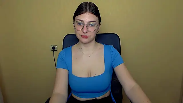 Snapshot of Luna_Lush_ chatting on December 19, 2025, 10:11 am Luna Lush online show from December 19, 2025, 10:11 am