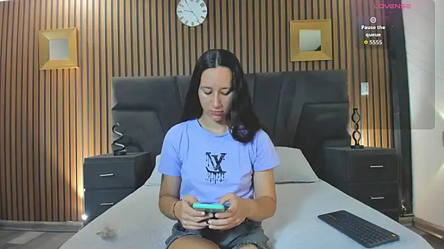 Snapshot of AmatistaLux_ chatting on November 5, 2025, 2:28 pm AmatistaLux online show from November 5, 2025, 2:28 pm