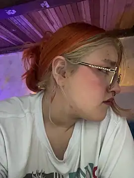 SophiaWeestt99 online show from October 24, 2025, 2:41 am