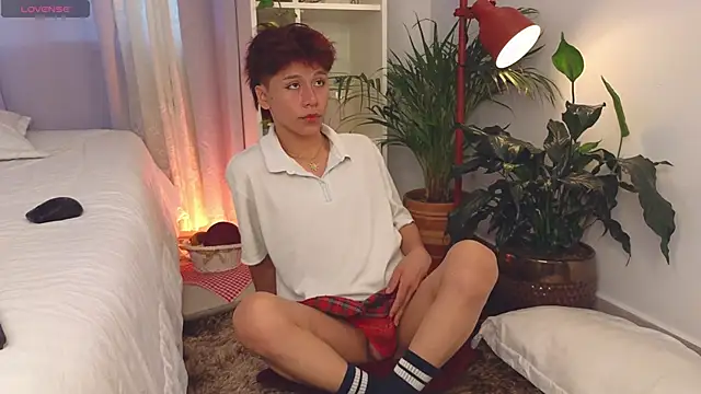 Snapshot of Tommyfoxboy chatting on November 9, 2025, 11:52 am Tommyfoxboy online show from November 9, 2025, 11:52 am