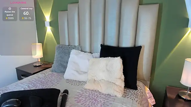 Emmawattsom online show from November 27, 2025, 12:29 pm