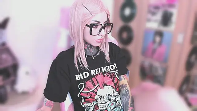 NikkiRamone online show from January 7, 2026, 11:34 am