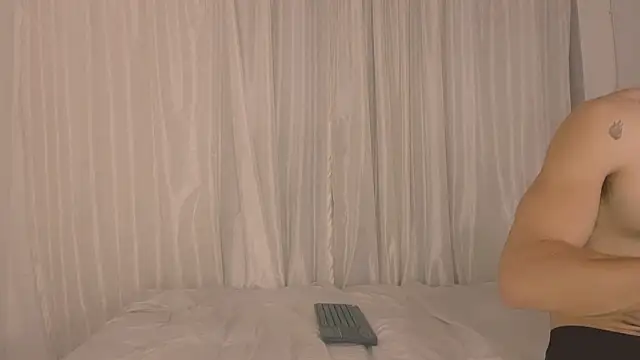 Miiafoxxx online show from February 12, 2026, 5:02 am