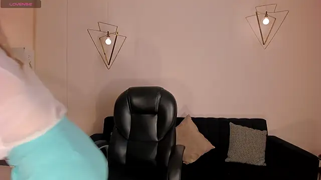 RebeccaHudson online show from February 12, 2026, 7:09 pm