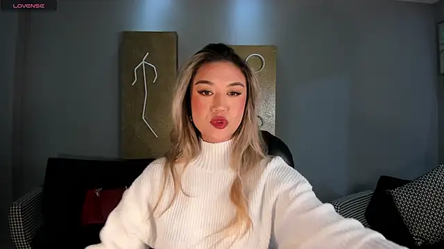 RebeccaHudson online show from March 18, 2026, 7:50 pm