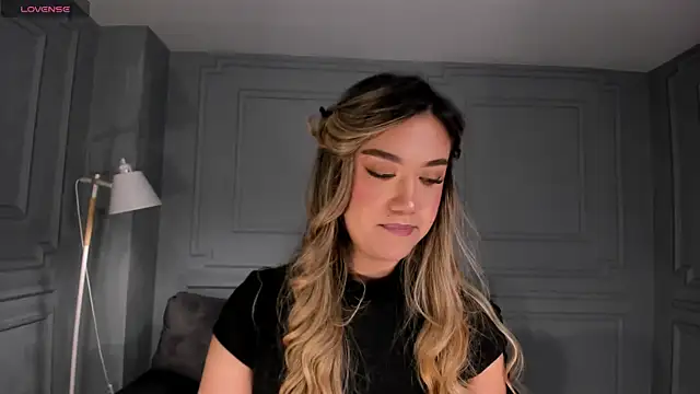 RebeccaHudson online show from April 18, 2026, 8:09 pm