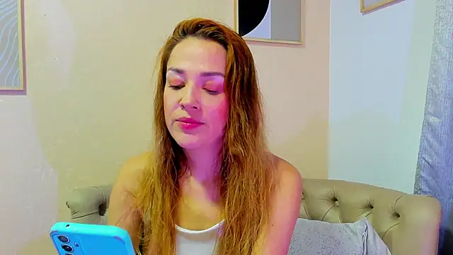 Snapshot of camilawm19 chatting on March 18, 2025, 2:15 am camilawm19 online show from March 18, 2025, 2:15 am