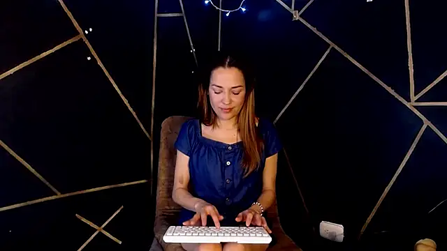 camilawm19 online show from April 6, 2026, 12:41 am