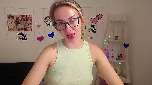 Snapshot of VasilisaSii chatting on January 17, 2025, 3:22 pm VasilisaSii online show from January 17, 2025, 3:22 pm