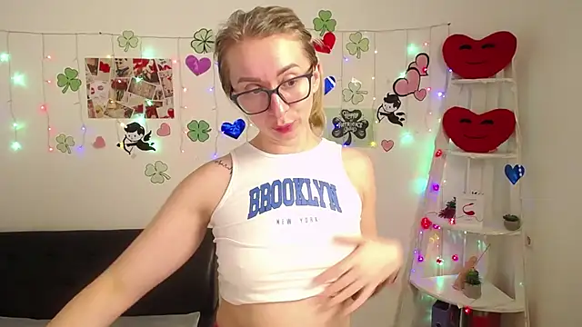 Snapshot of VasilisaSii chatting on March 19, 2025, 12:12 pm VasilisaSii online show from March 19, 2025, 12:12 pm