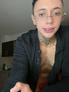  PhillipBrown online show from December 21, 2024, 4:46 pm