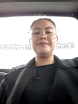 lara moon25 online show from December 5, 2024, 8:33 pm