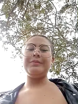 lara moon25 online show from October 5, 2025, 7:12 pm