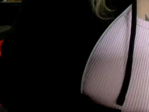 Snapshot of vanillesoumise chatting on December 5, 2024, 11:27 am vanillesoumise online show from December 5, 2024, 11:27 am