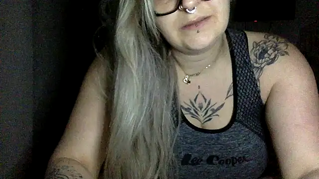 Snapshot of vanillesoumise chatting on February 10, 2025, 9:36 am vanillesoumise online show from February 10, 2025, 9:36 am