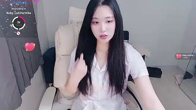 who Lilly online show from December 5, 2025, 12:03 pm