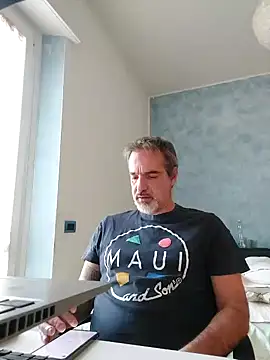 Snapshot of Marcolino183 chatting on January 7, 2026, 8:39 am Marcolino183 online show from January 7, 2026, 8:39 am