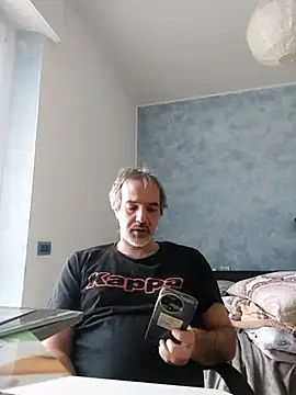 Snapshot of Marcolino183 chatting on February 1, 2026, 7:51 am Marcolino183 online show from February 1, 2026, 7:51 am