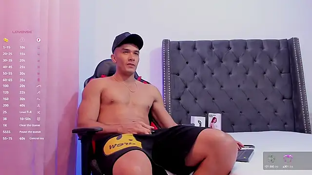 Snapshot of aronvillegas chatting on December 13, 2024, 2:05 pm aronvillegas online show from December 13, 2024, 2:05 pm