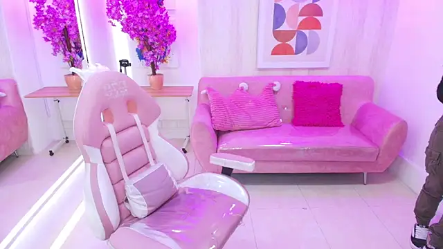 Gabby evanns online show from October 17, 2025, 12:08 pm