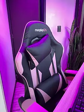 Snapshot of camianddanna chatting on February 18, 2026, 9:22 pm camianddanna online show from February 18, 2026, 9:22 pm