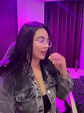 Snapshot of camianddanna chatting on March 1, 2026, 4:25 am camianddanna online show from March 1, 2026, 4:25 am