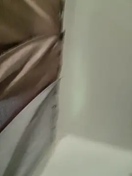 LargeDominoes online show from April 18, 2026, 4:11 pm