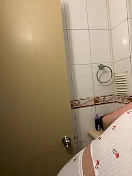 WhiteWomen online show from October 28, 2025, 11:07 pm