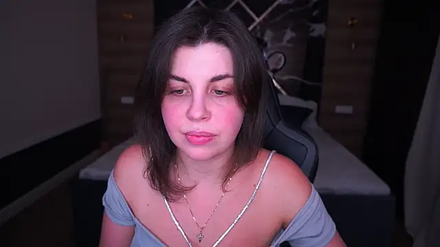 MirandaWong online show from September 28, 2025, 7:41 pm