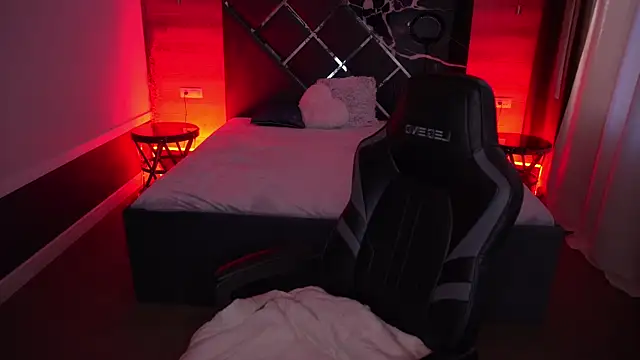 MirandaWong online show from October 25, 2025, 5:15 am