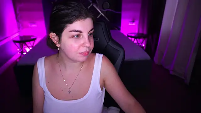 MirandaWong online show from November 8, 2025, 7:30 am