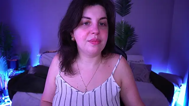 MirandaWong online show from March 28, 2026, 6:02 am