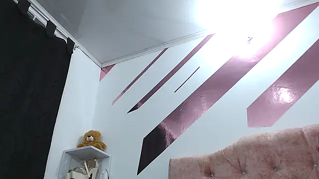 Kitten Hot  online show from September 10, 2025, 10:26 am