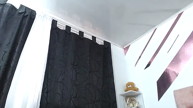 Kitten Hot  online show from October 23, 2025, 10:19 pm